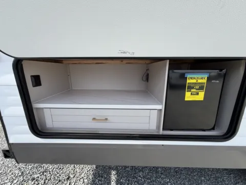 More photos of 2027 Jayco Jay-Flight 261BHSW at Valley RV Supercenter, WA
