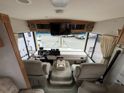 More photos of 2003 Winnebago Sightseer 30B at Valley RV Supercenter, WA
