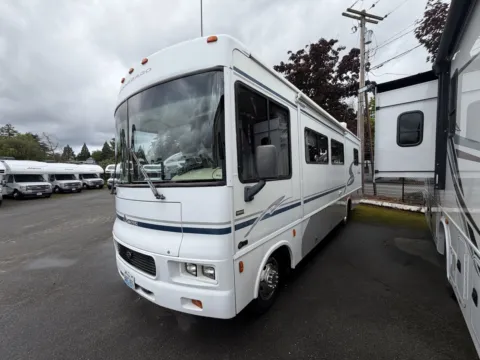 Photos of 2003 Winnebago Sightseer 30B for sale in Kent, WA at Valley RV Supercenter