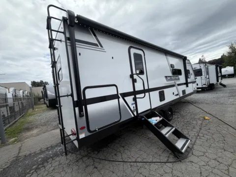 More photos of 2027 Jayco Jay-Feather 25RB at Valley RV Supercenter, WA