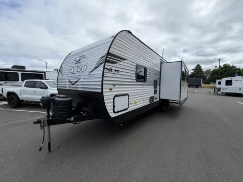 Photos of 2025 Jayco Jay-Flight 262RLSW for sale in Kent, WA at Valley RV Supercenter
