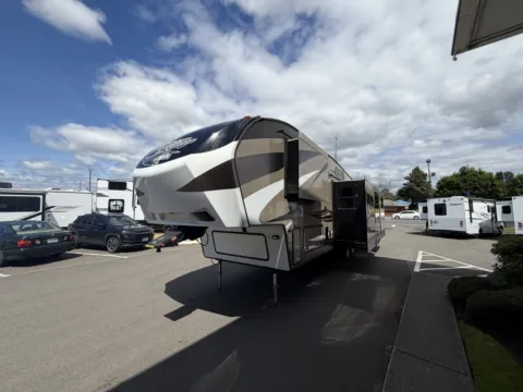 Photos of 2015 Keystone Rv Cougar 339BHS for sale in Kent, WA at Valley RV Supercenter