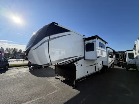 Photos of 2025 Jayco Pinnacle 38FBRK for sale in Kent, WA at Valley RV Supercenter