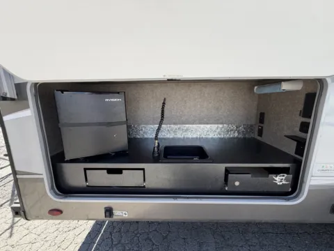 More photos of 2020 Jayco EAGLE 284BHOK at Valley RV Supercenter, WA