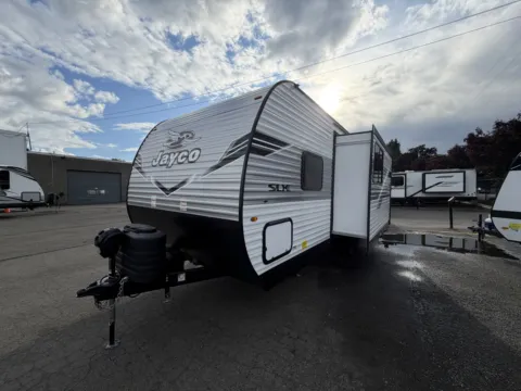 Photos of 2026 Jayco Jay-Flight SLX 225MLSW for sale in Kent, WA at Valley RV Supercenter