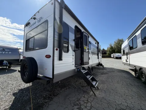 More photos of 2027 Jayco Jay-Flight 262RLSW at Valley RV Supercenter, WA