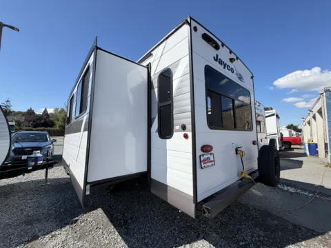 More photos of 2027 Jayco Jay-Flight 262RLSW at Valley RV Supercenter, WA