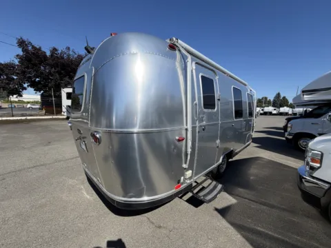 More photos of 2019 Airstream Sport Series 22FB at Valley RV Supercenter, WA
