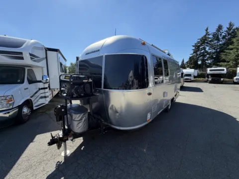 Photos of 2019 Airstream Sport Series 22FB for sale in Kent, WA at Valley RV Supercenter