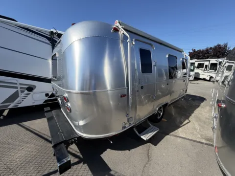 More photos of 2022 Airstream Caravel Series 20FB at Valley RV Supercenter, WA