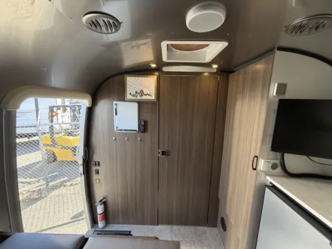 More photos of 2022 Airstream Caravel Series 20FB at Valley RV Supercenter, WA