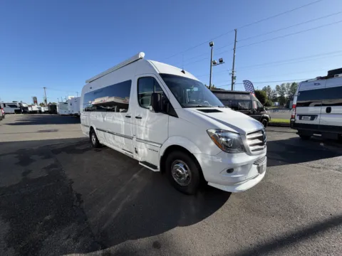 White 2016 Airstream INTERSTATE GRAND TOUR TWIN 3500 for sale in Kent, WA
