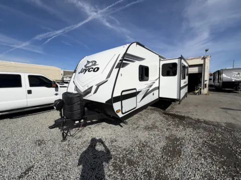 Photos of 2022 Jayco Jay-Feather 27BHB for sale in Kent, WA at Valley RV Supercenter