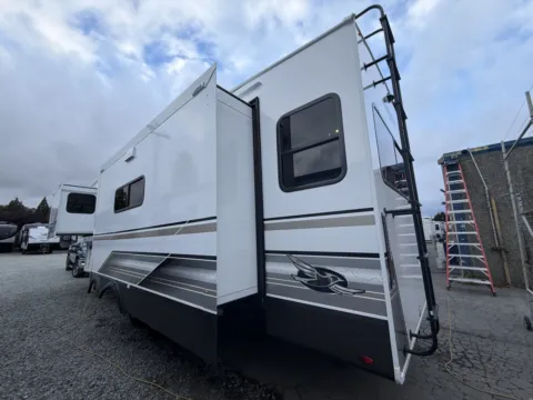 More photos of 2027 Jayco Eagle 321RSTS at Valley RV Supercenter, WA