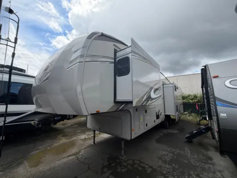 Photos of 2020 Jayco Eagle 321RSTS for sale in Kent, WA at Valley RV Supercenter