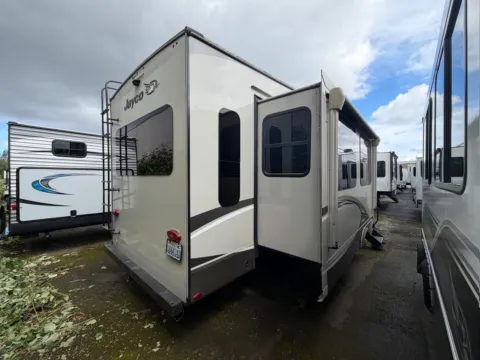More photos of 2020 Jayco Eagle 321RSTS at Valley RV Supercenter, WA