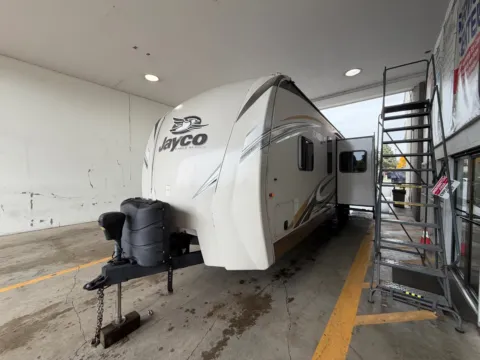 Photos of 2018 Jayco Eagle 324BHTS for sale in Kent, WA at Valley RV Supercenter