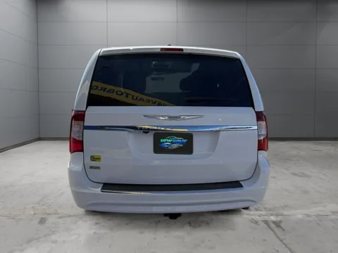 More photos of 2016 Chrysler Town &amp; Country Touring at New Wave Automotive, CO