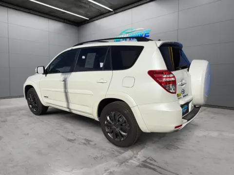 Another view of 2009 Toyota RAV4 Limited V6 for sale in Denver, CO at New Wave Automotive