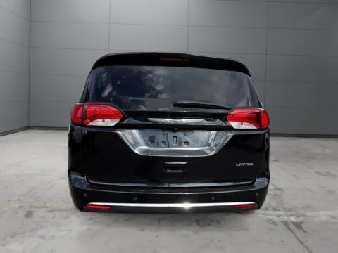 More photos of 2019 Chrysler Pacifica Limited at New Wave Automotive, CO
