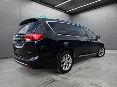 More photos of 2019 Chrysler Pacifica Limited at New Wave Automotive, CO