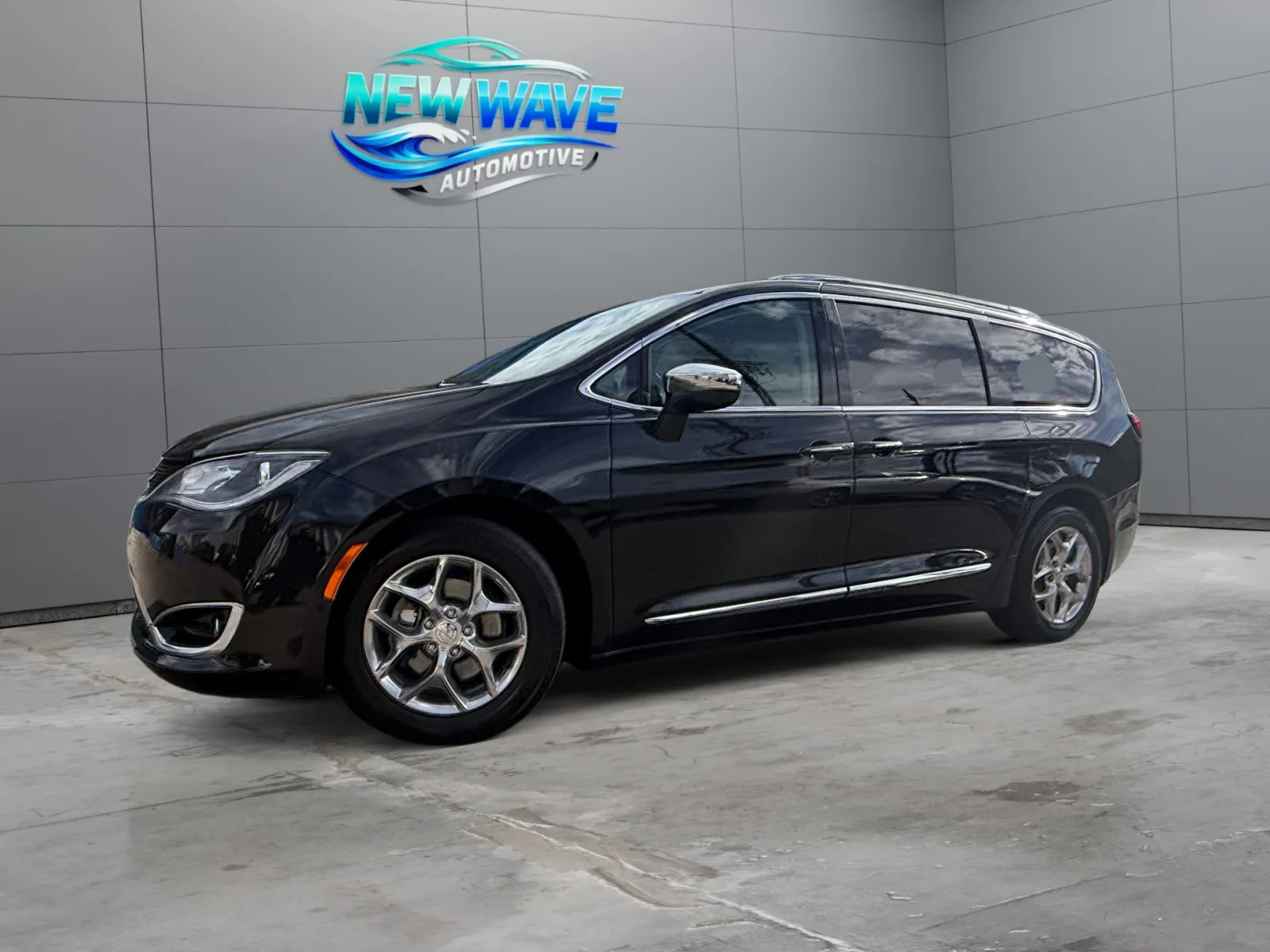 Black 2019 Chrysler Pacifica Limited for sale in Denver, CO