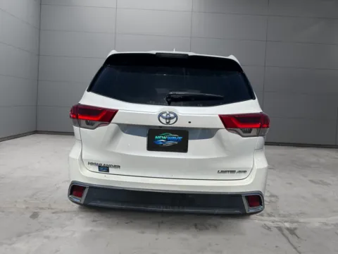 More photos of 2017 Toyota Highlander Limited at New Wave Automotive, CO