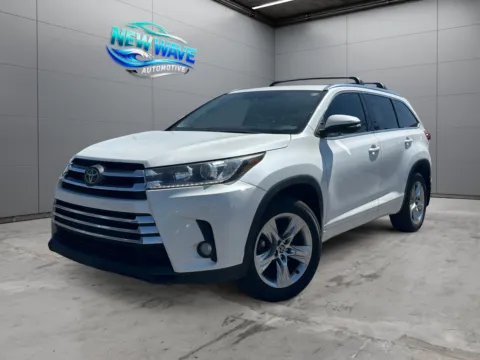 White 2017 Toyota Highlander Limited for sale in Denver, CO