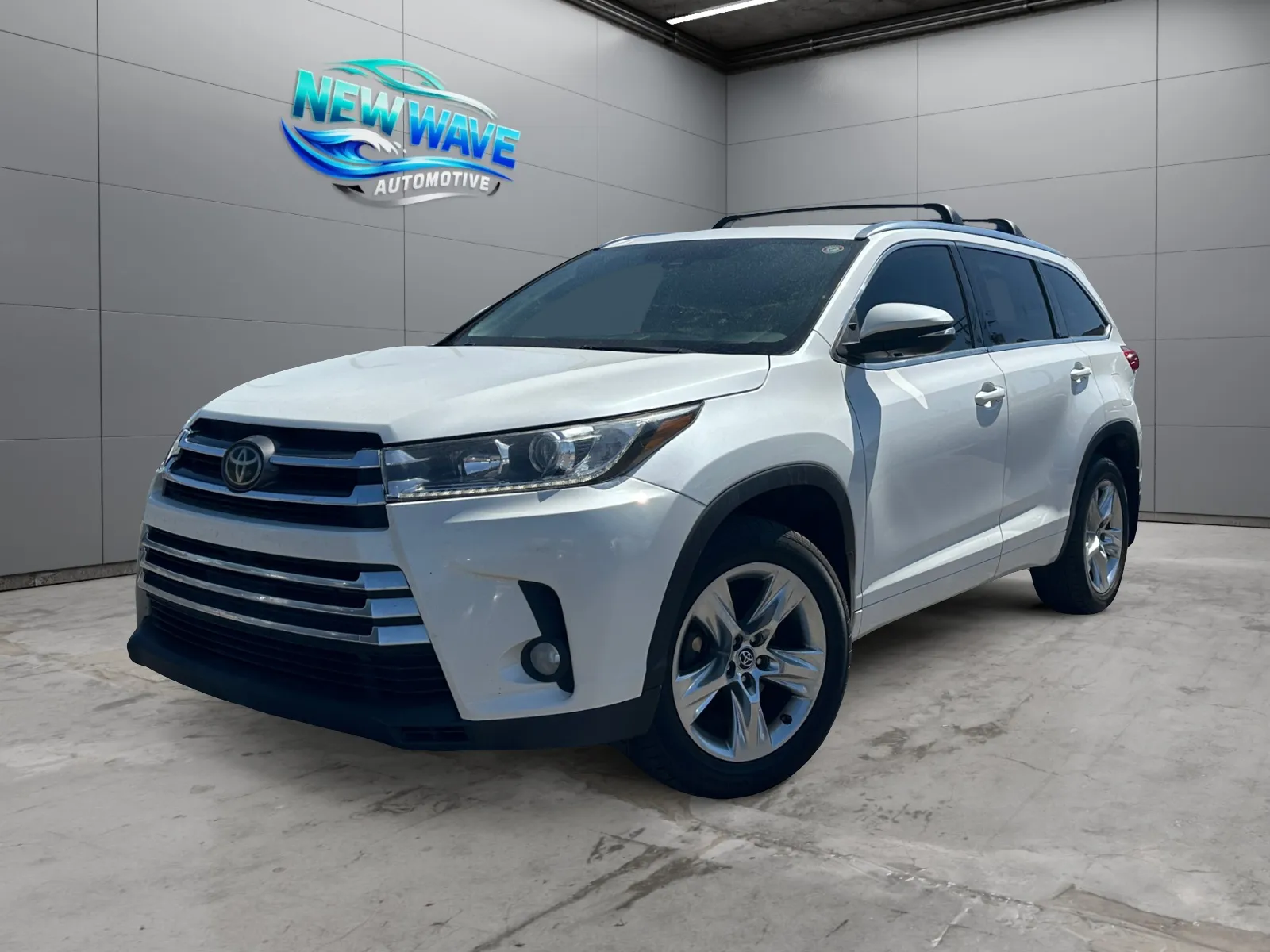 White 2017 Toyota Highlander Limited for sale in Denver, CO