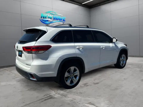 More photos of 2017 Toyota Highlander Limited at New Wave Automotive, CO