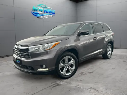Silver 2016 Toyota Highlander Limited Platinum V6 for sale in Denver, CO