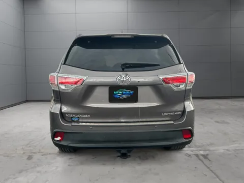 More photos of 2016 Toyota Highlander Limited Platinum V6 at New Wave Automotive, CO