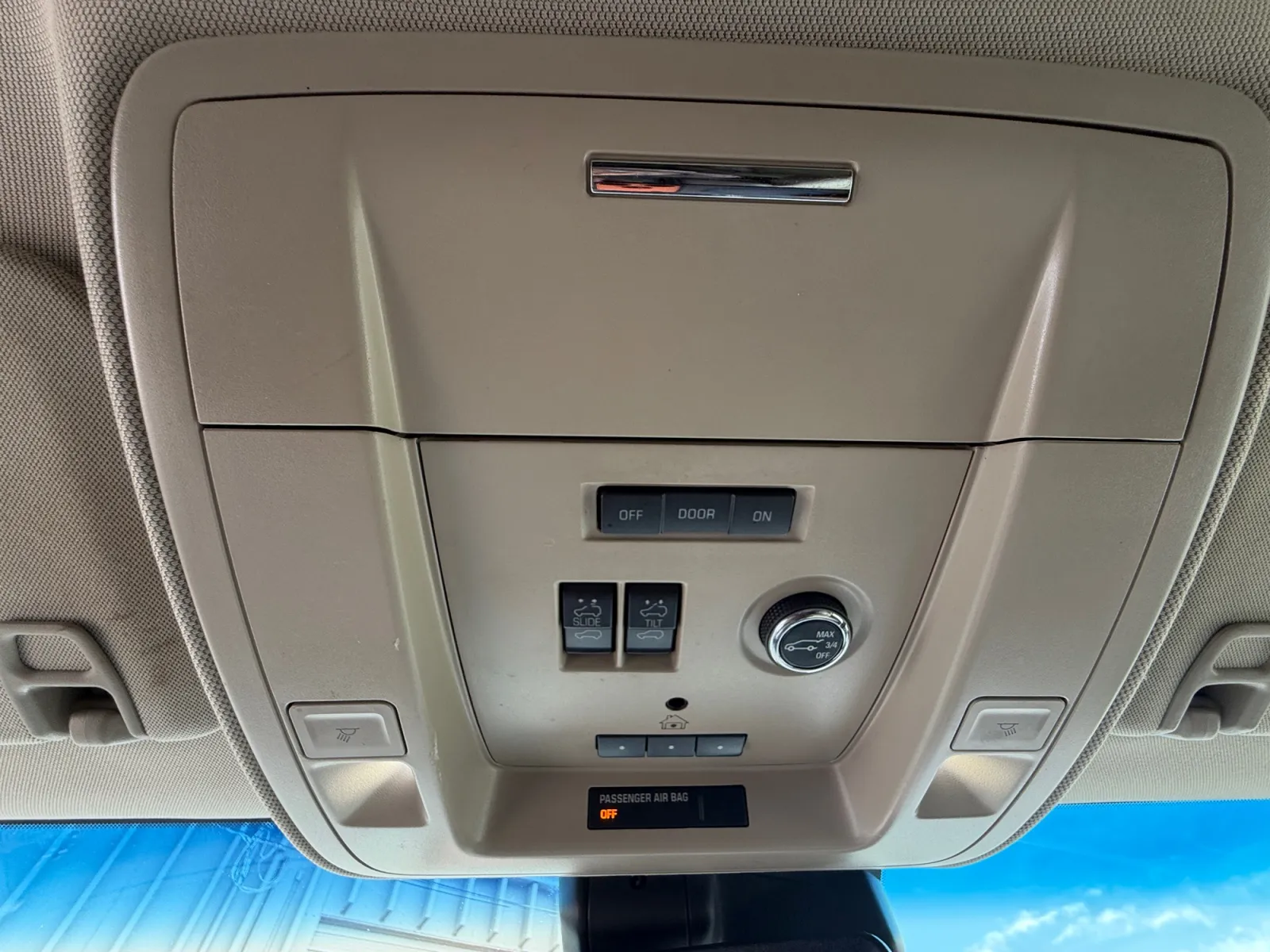 2016 Chevrolet Suburban LTZ - Photo 25