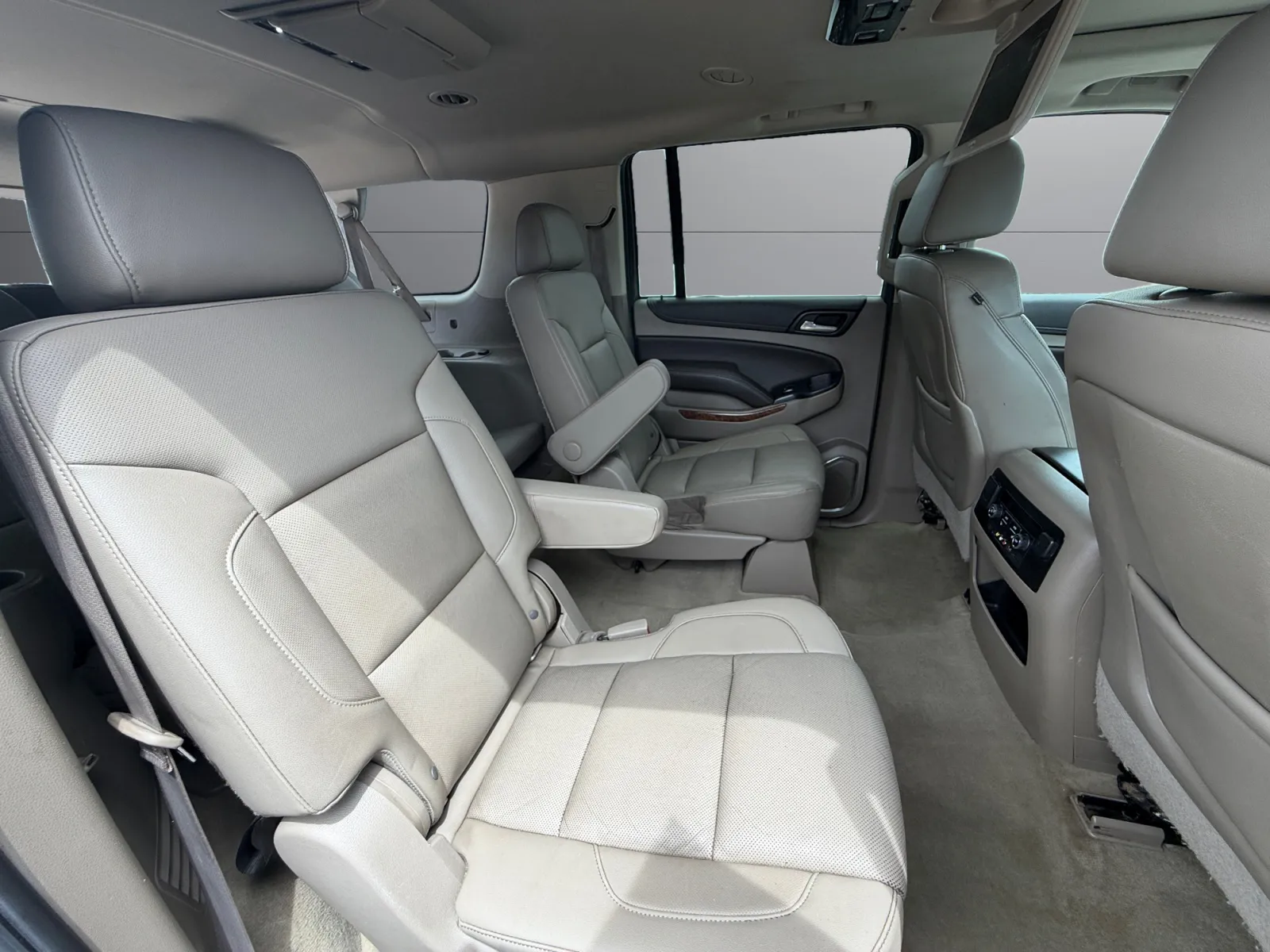 2016 Chevrolet Suburban LTZ - Photo 18