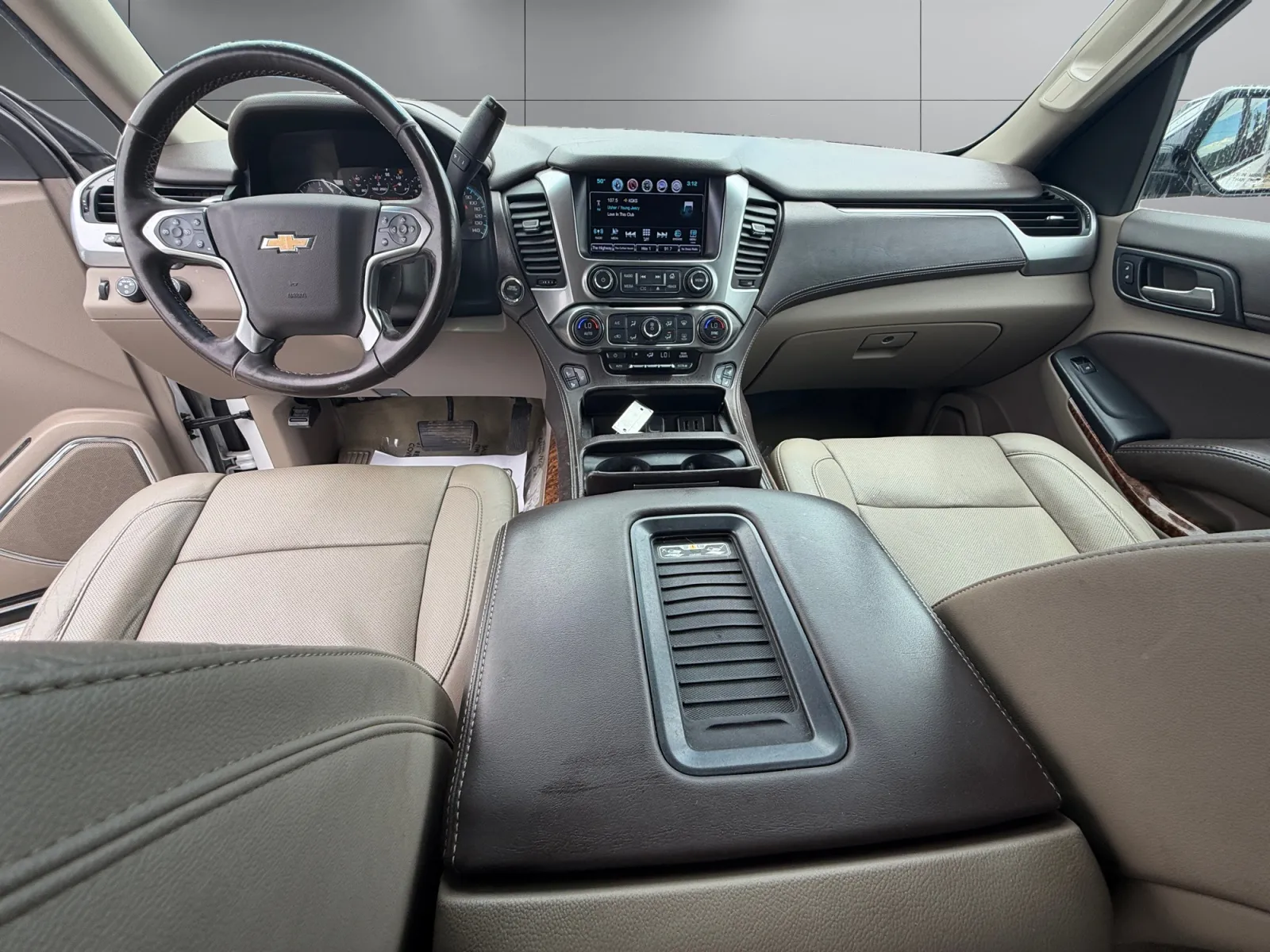 2016 Chevrolet Suburban LTZ - Photo 12