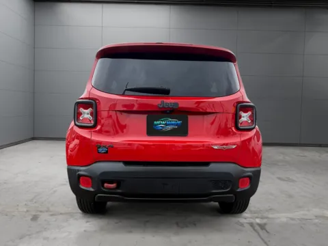 More photos of 2016 Jeep Renegade Trailhawk at New Wave Automotive, CO