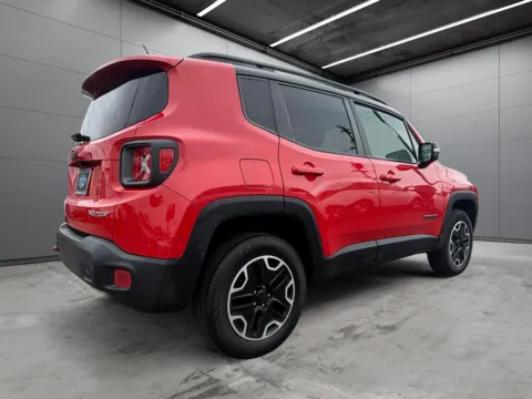 More photos of 2016 Jeep Renegade Trailhawk at New Wave Automotive, CO