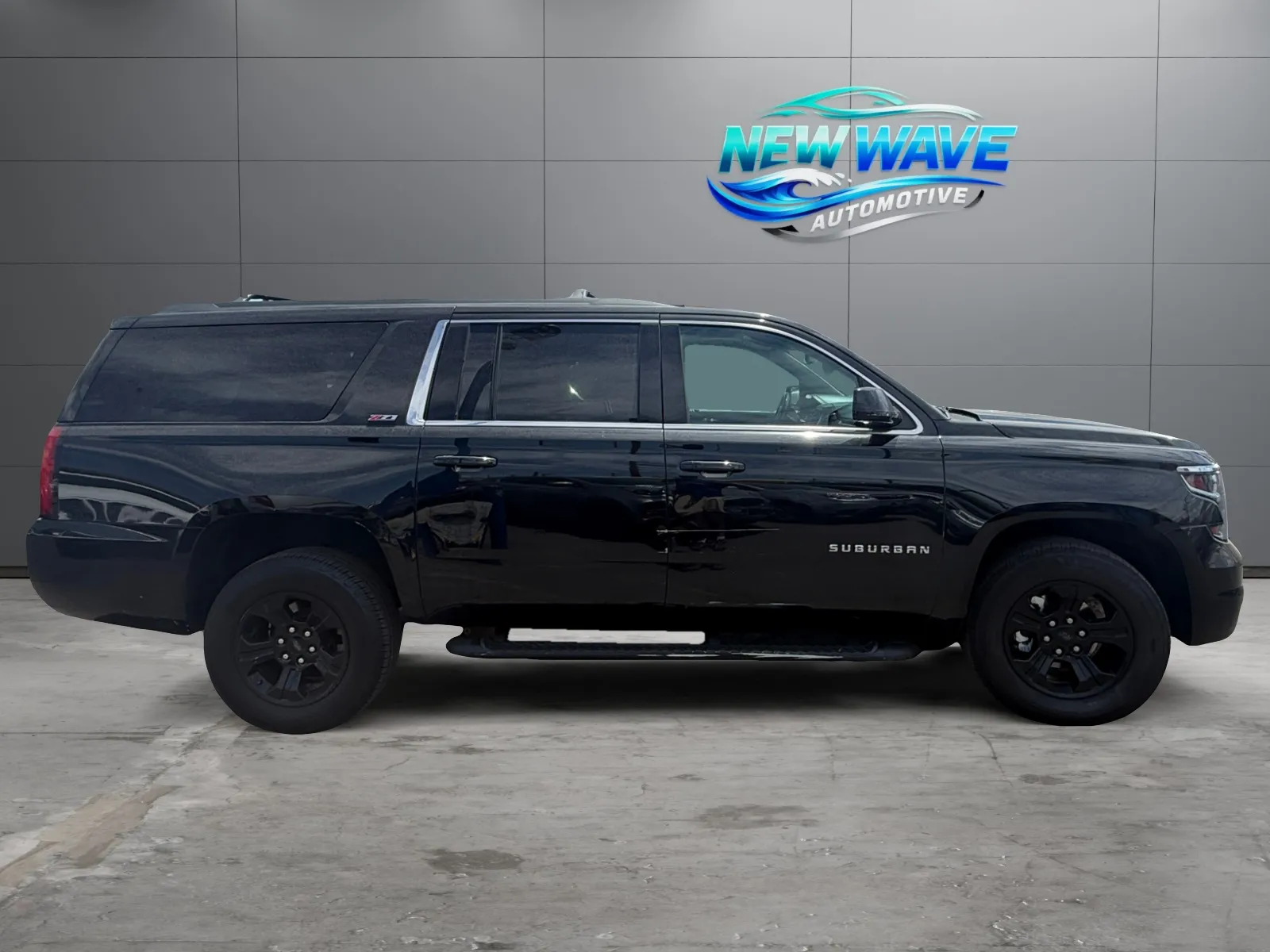 2017 Chevrolet Suburban LT - Photo 6
