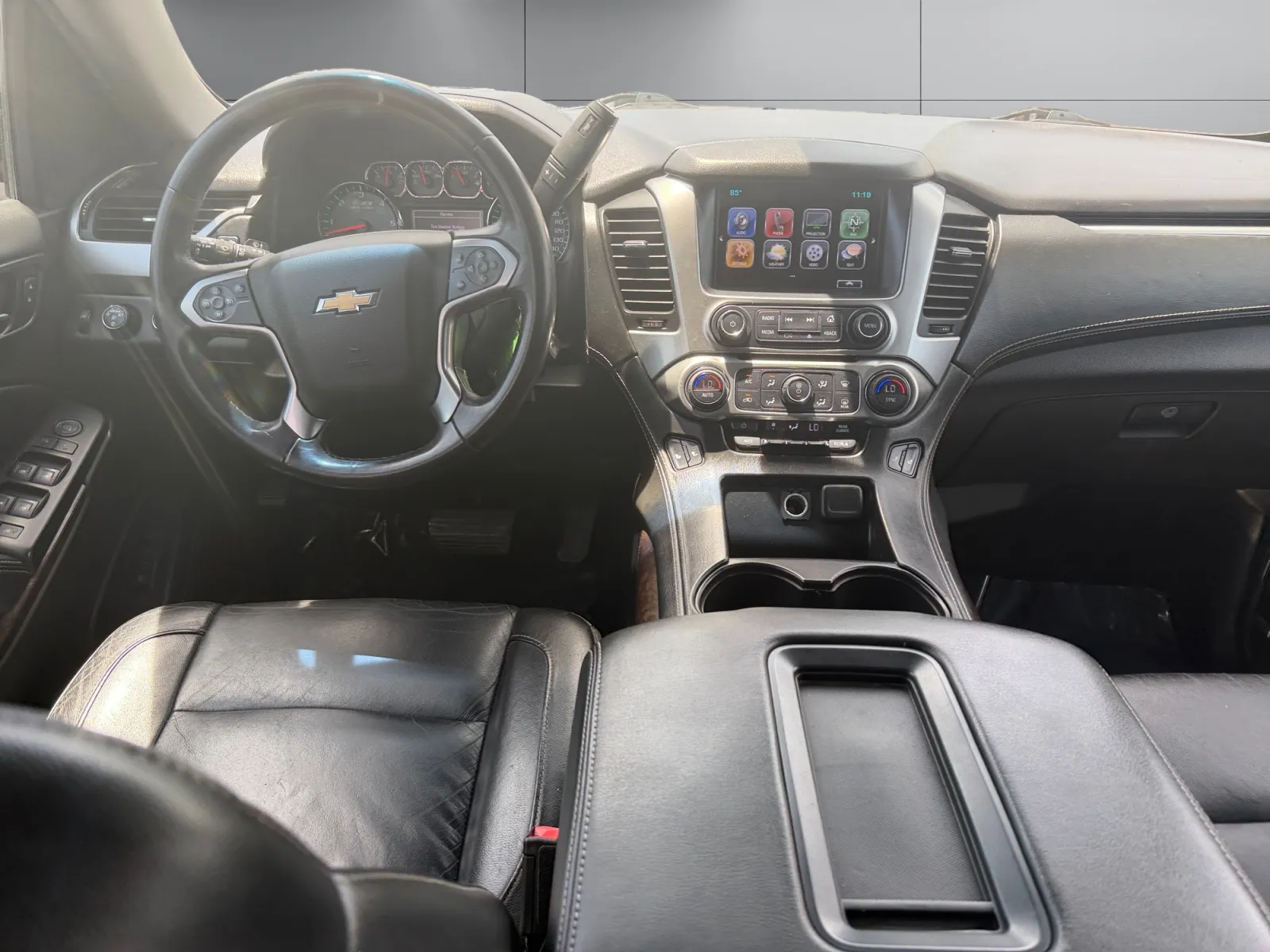 2017 Chevrolet Suburban LT - Photo 12