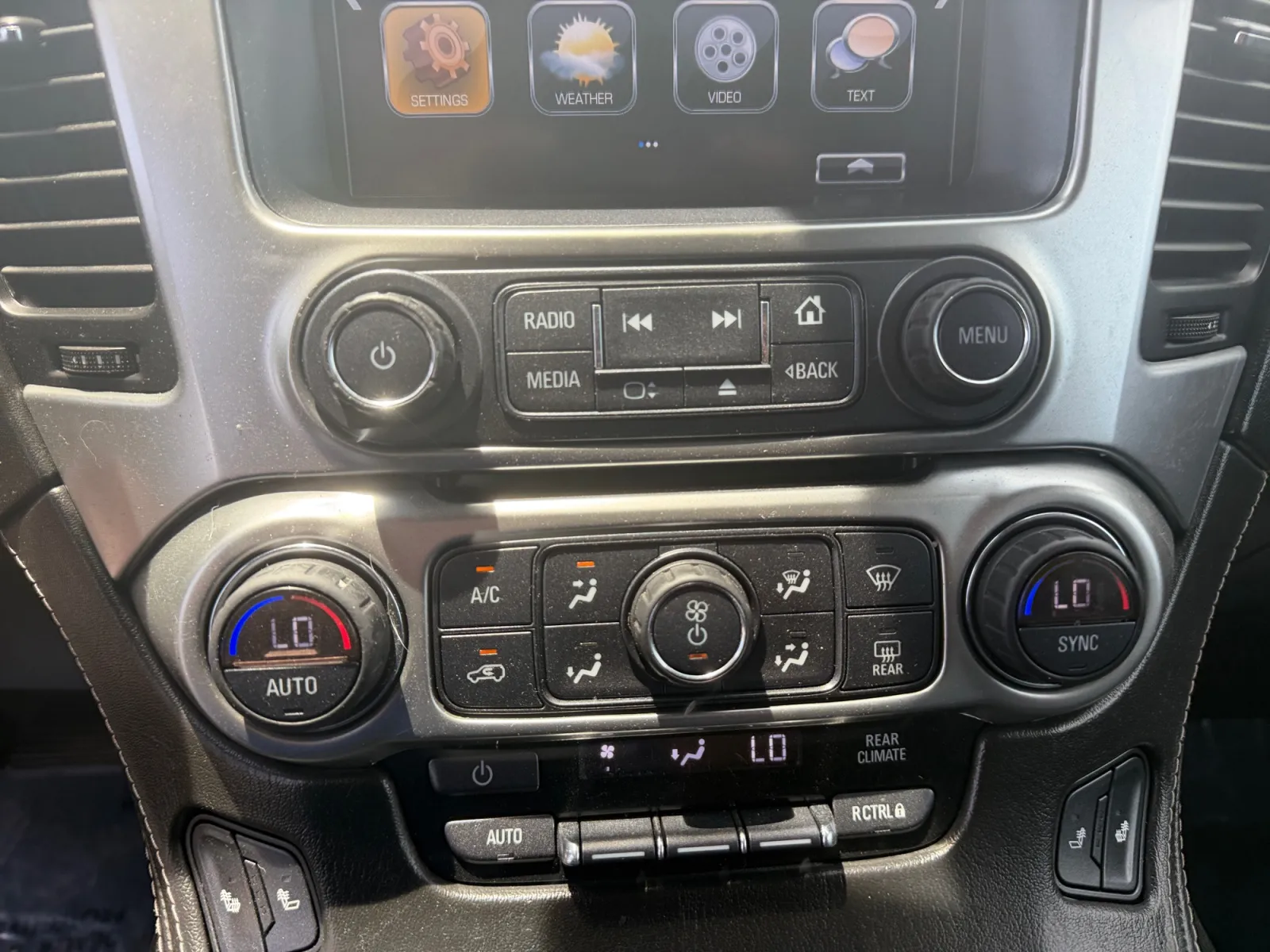 2017 Chevrolet Suburban LT - Photo 22