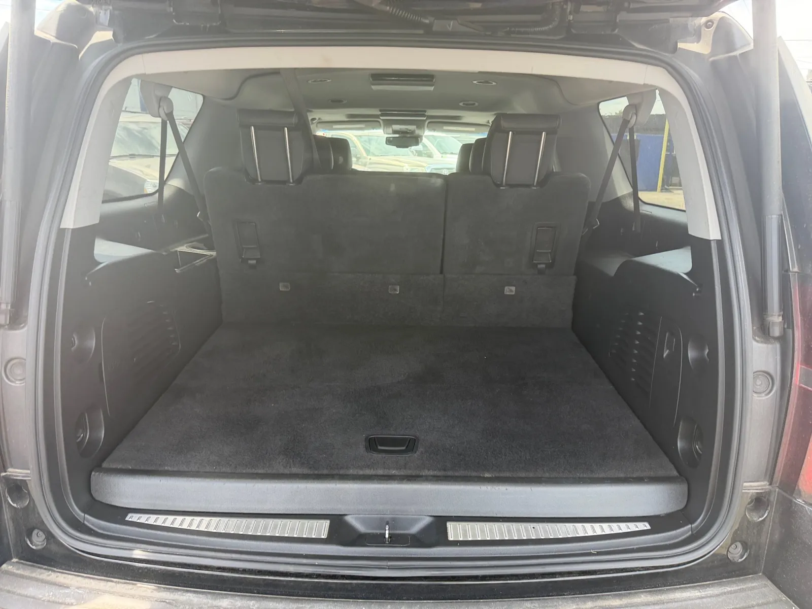 2017 Chevrolet Suburban LT - Photo 19