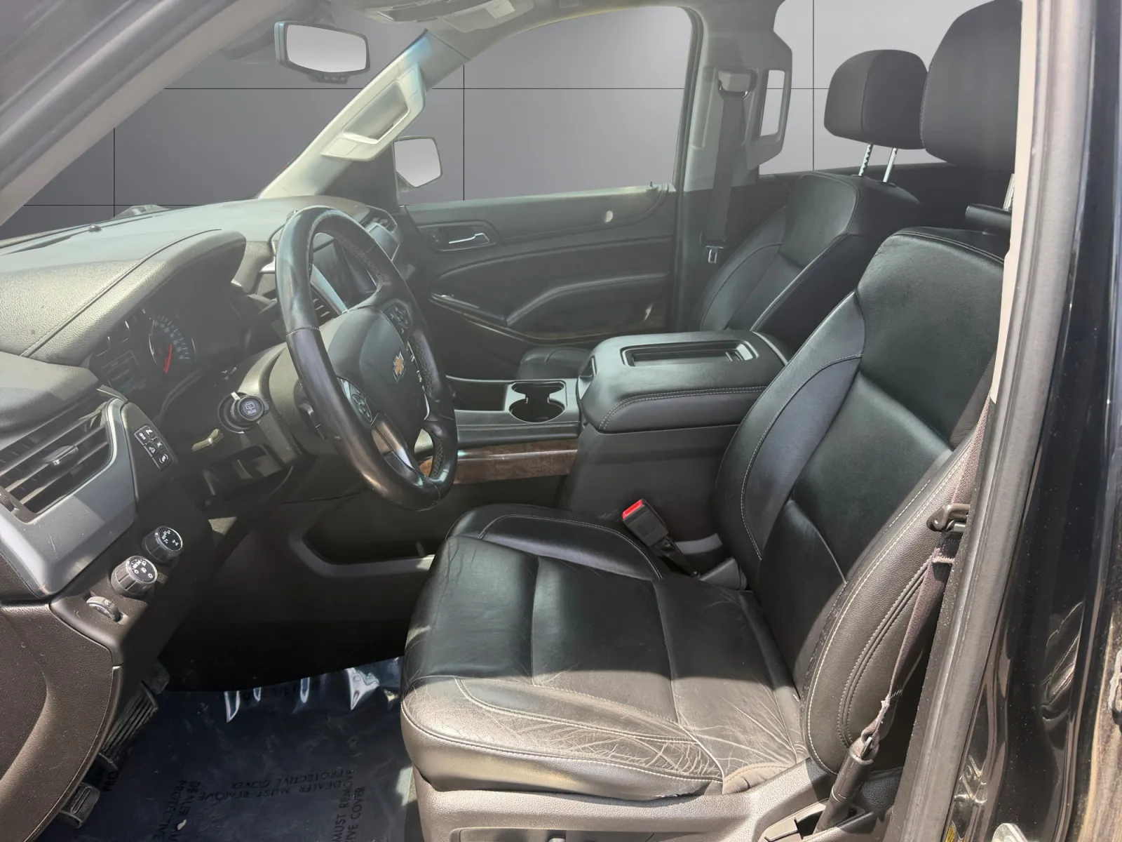 2017 Chevrolet Suburban LT - Photo 10