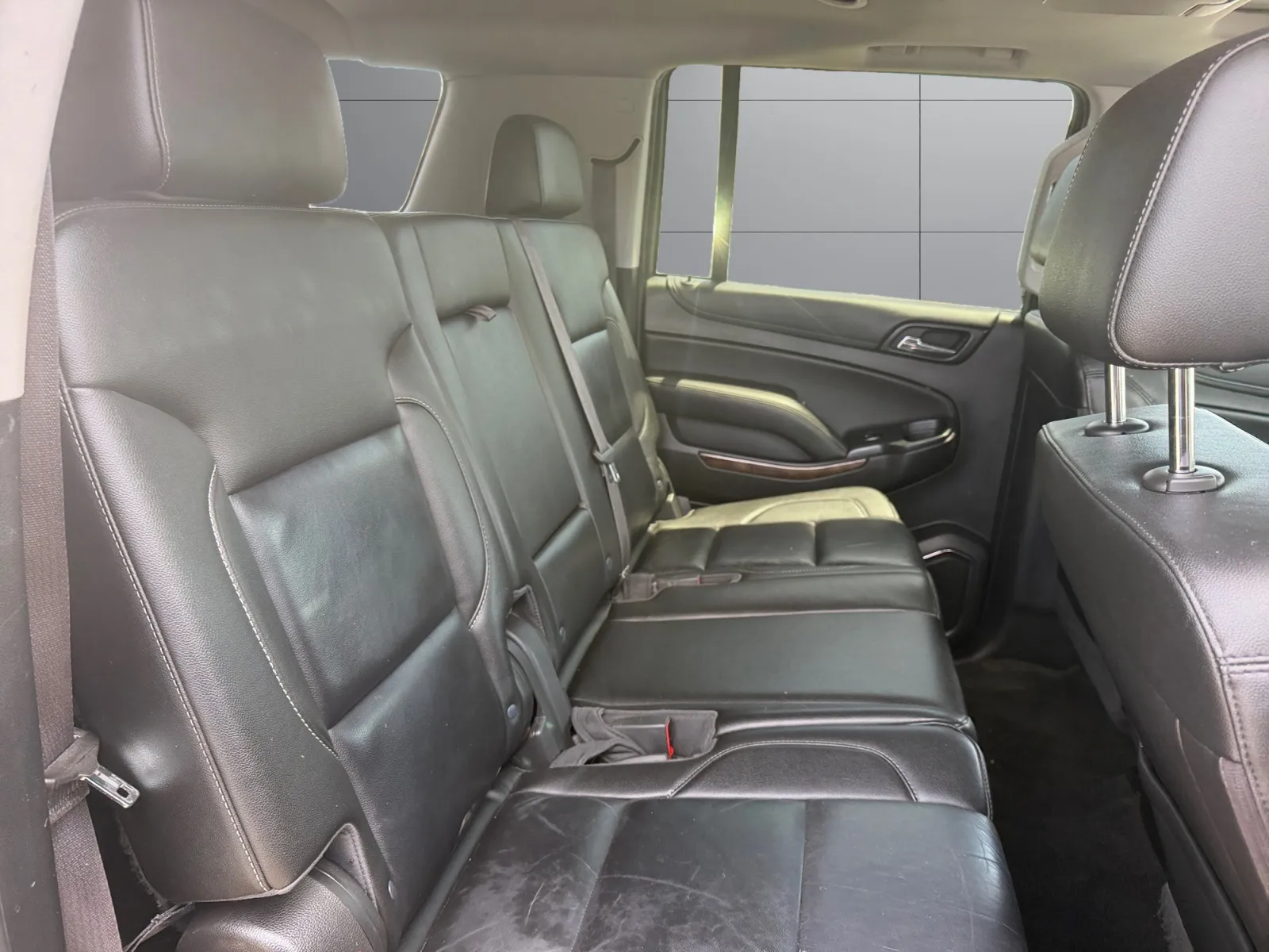 2017 Chevrolet Suburban LT - Photo 18