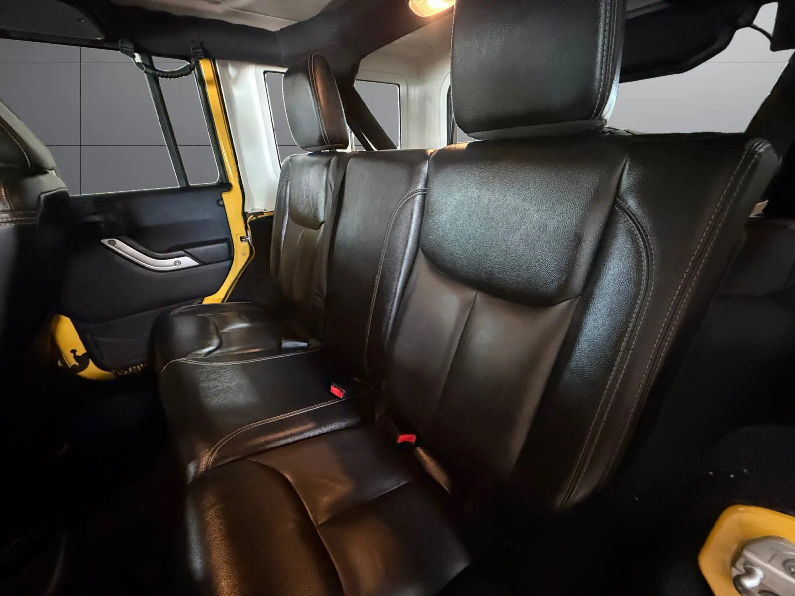 Jeep Wrangler photo 16