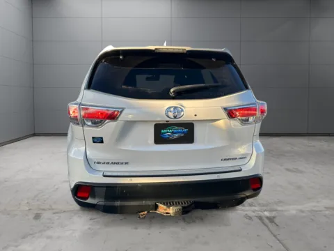 More photos of 2014 Toyota Highlander Limited Platinum V6 at New Wave Automotive, CO