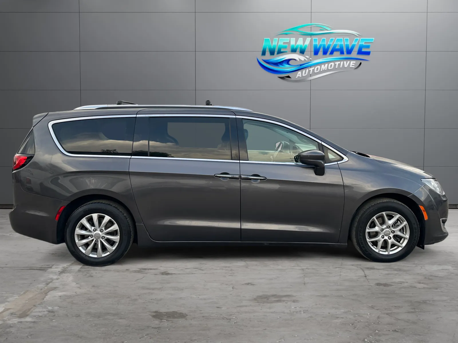 Chrysler Pacifica photo 6
