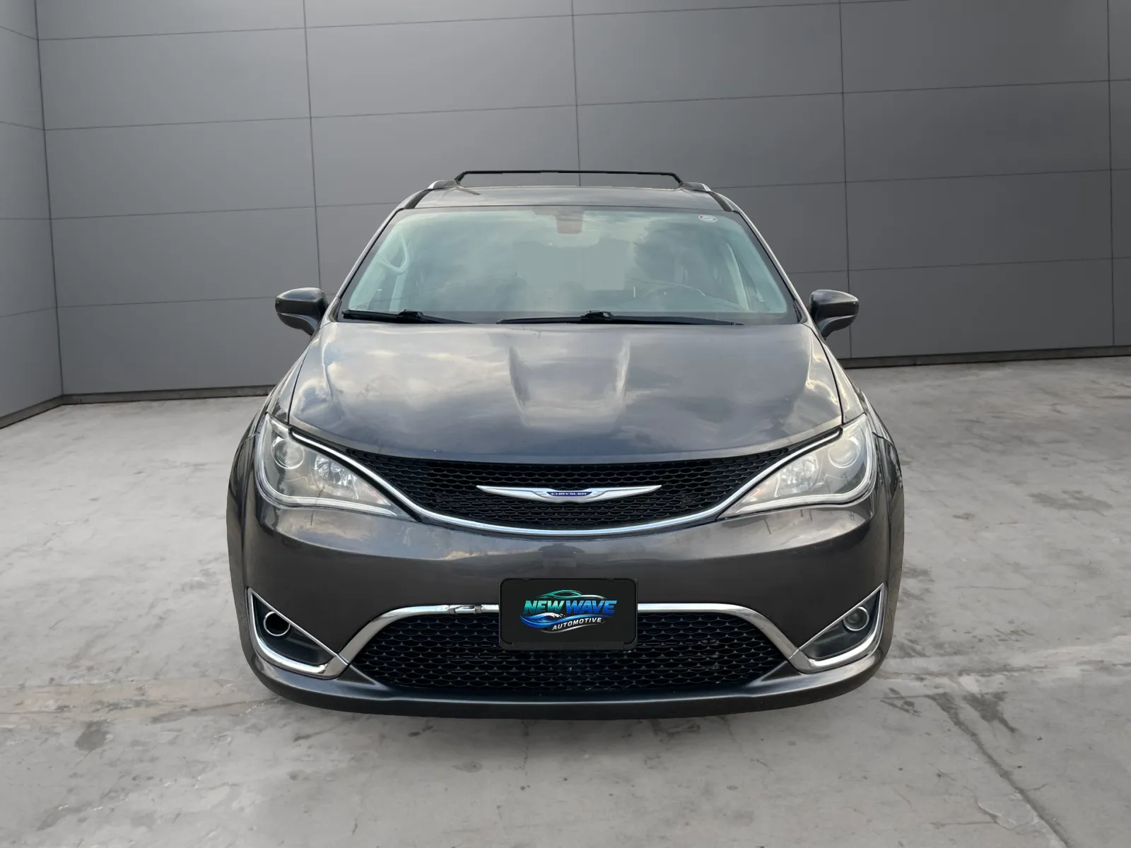 Chrysler Pacifica photo 8