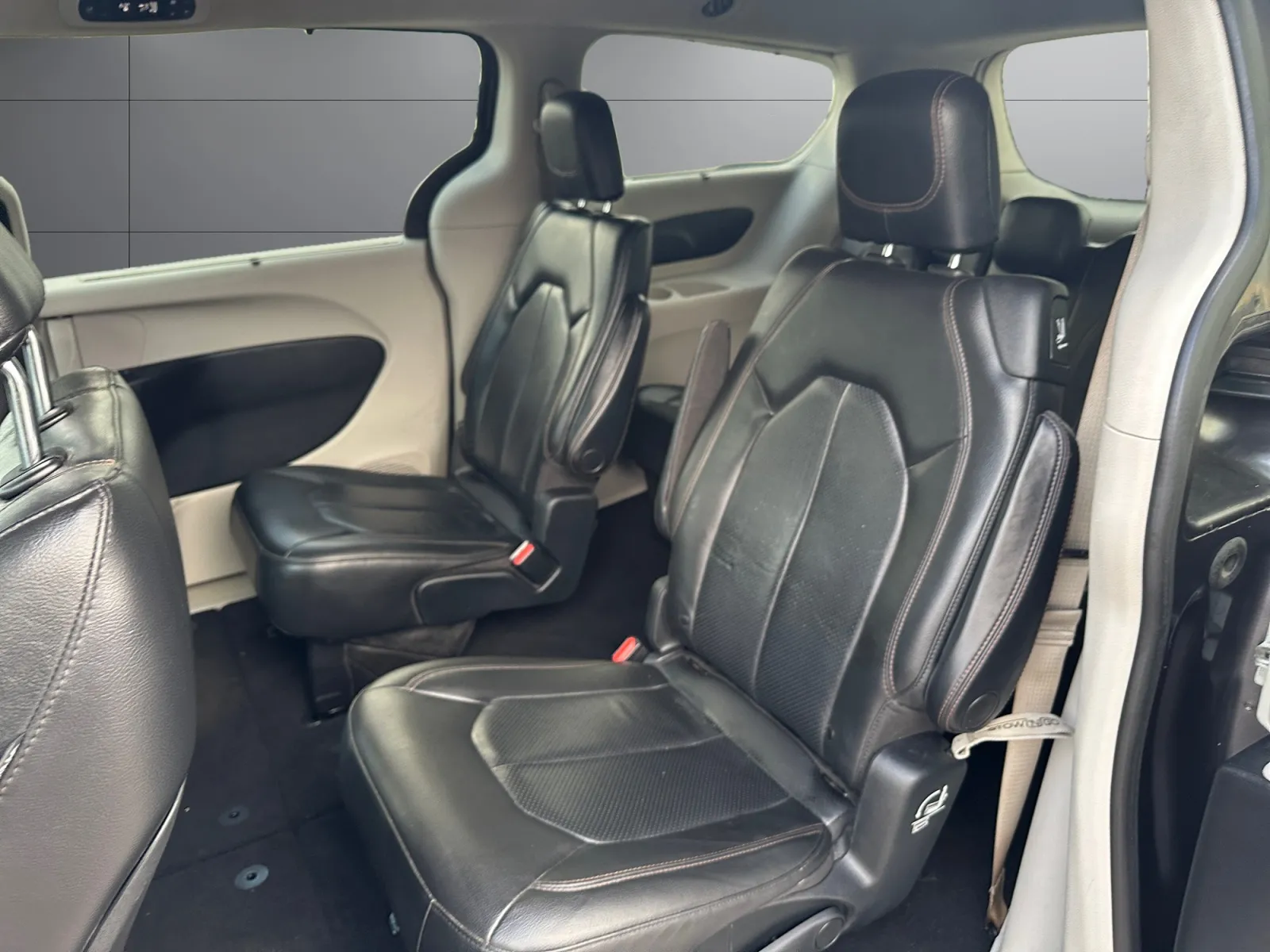 Chrysler Pacifica photo 15