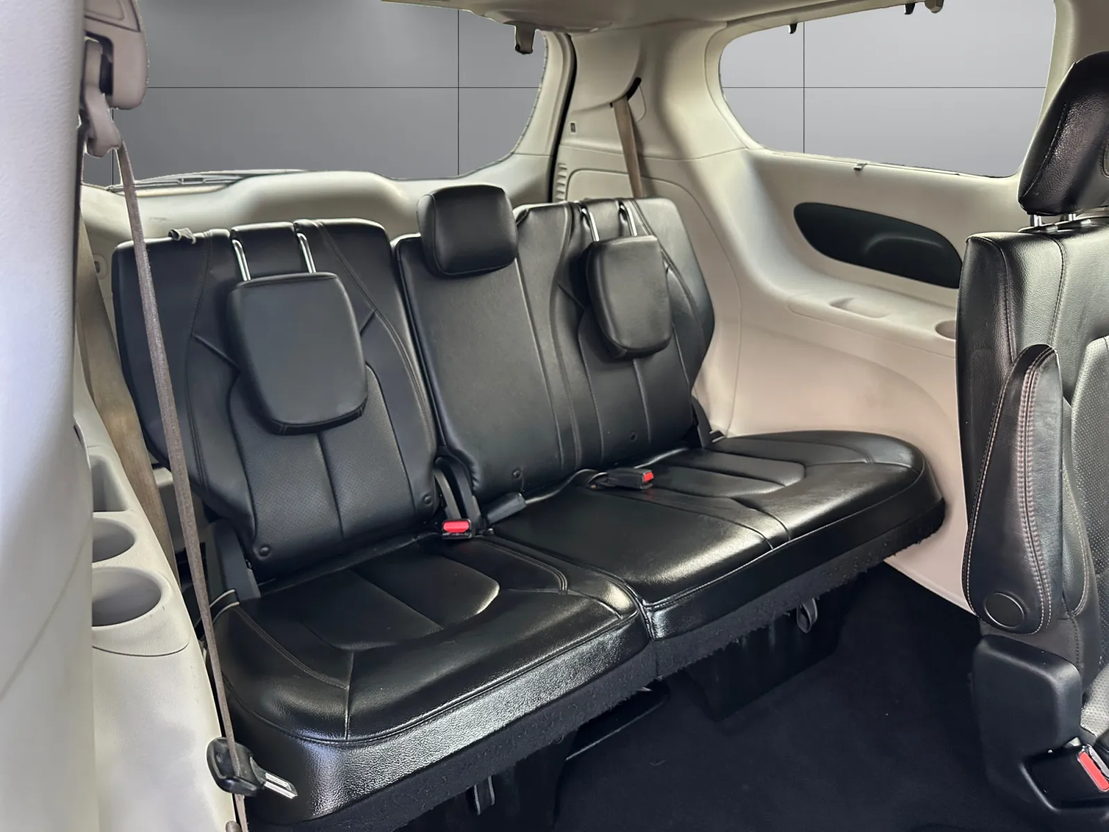 Chrysler Pacifica photo 17