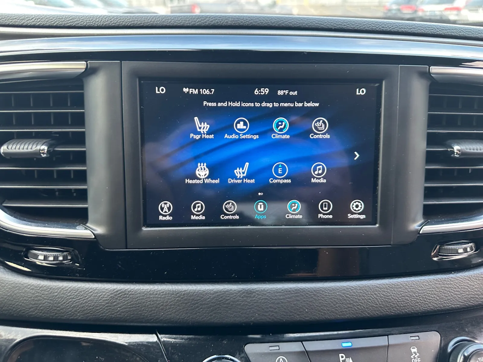 Chrysler Pacifica photo 19